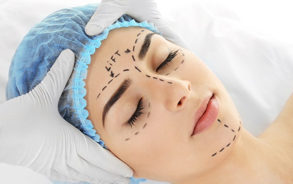 A importância de uma consulta detalhada antes da cirurgia plástica